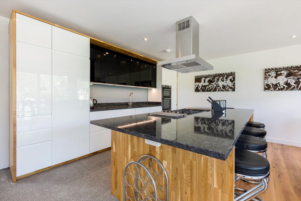 Additional image 4 of 4 bed detached house to rentHam Island, Old Windsor, Windsor, Berkshire SL4
