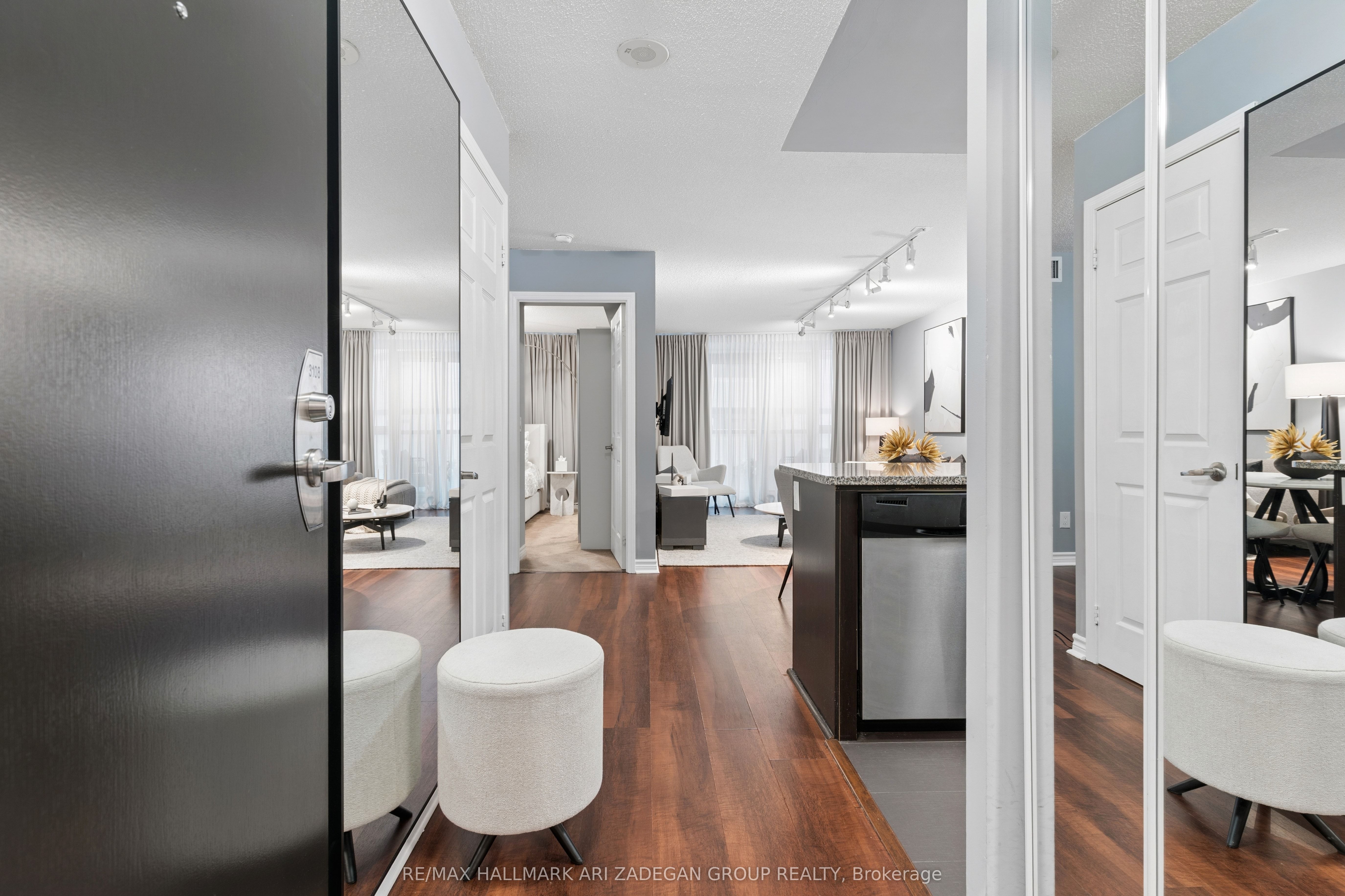 Additional image 4 of 3108-19 Grand Trunk Crescent, Toronto, ON, M5J 3A3