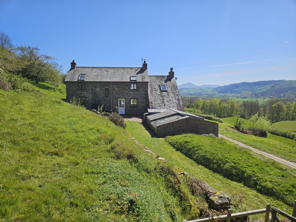 3 bed detached house to rentLlanstephan, Brecon LD3 photo 2