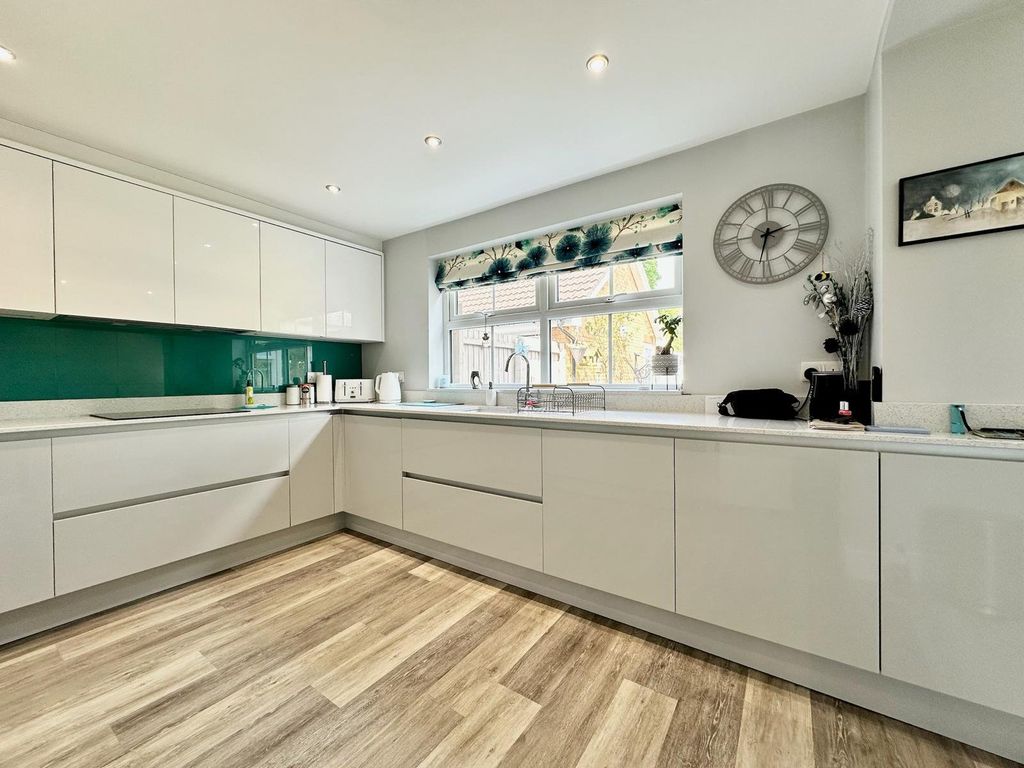 Additional image 4 of 5 bed detached house to rentGeorge Lane, Walkington, Beverley, East Yorkshire HU17