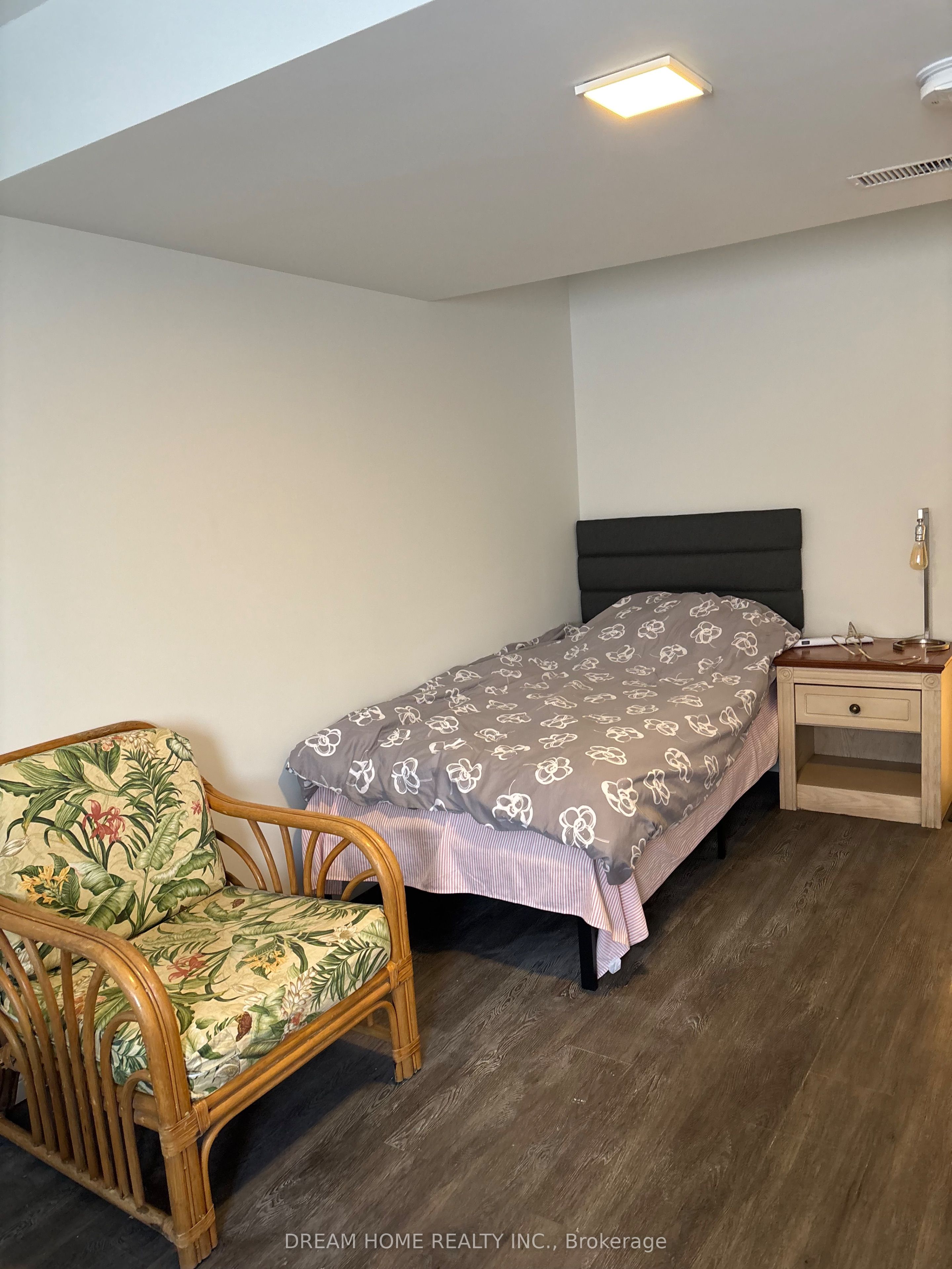 Additional image 3 of Room A-850 Clarkson Road S, Mississauga, ON, L5J 2V3