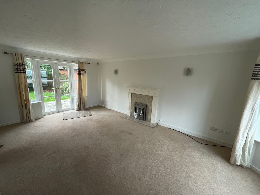 4 bed detached house to rentNeedhams Patch, Cotford St. Luke, Taunton TA4 photo 2