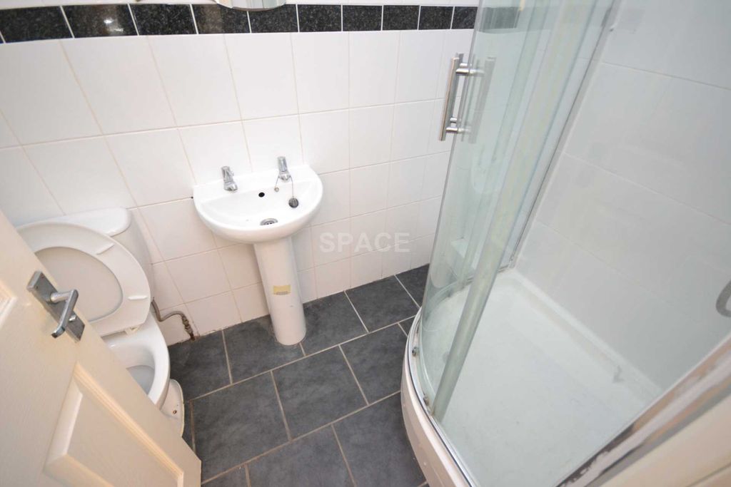 Additional image 5 of 6 bed terraced house to rentBishops Road, Reading, Berkshire RG6