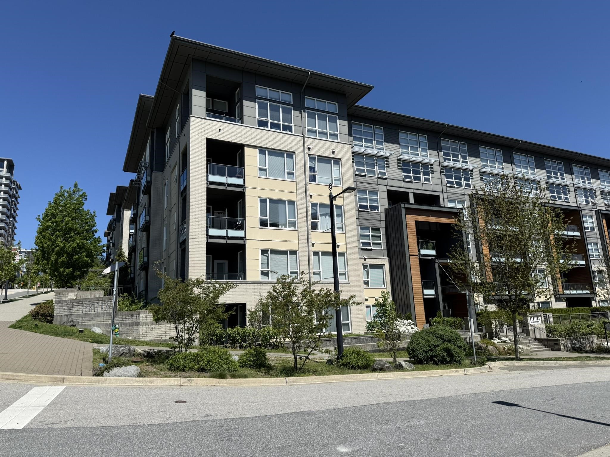 518-9877 University Crescent, Burnaby, BC, V5A 0A7