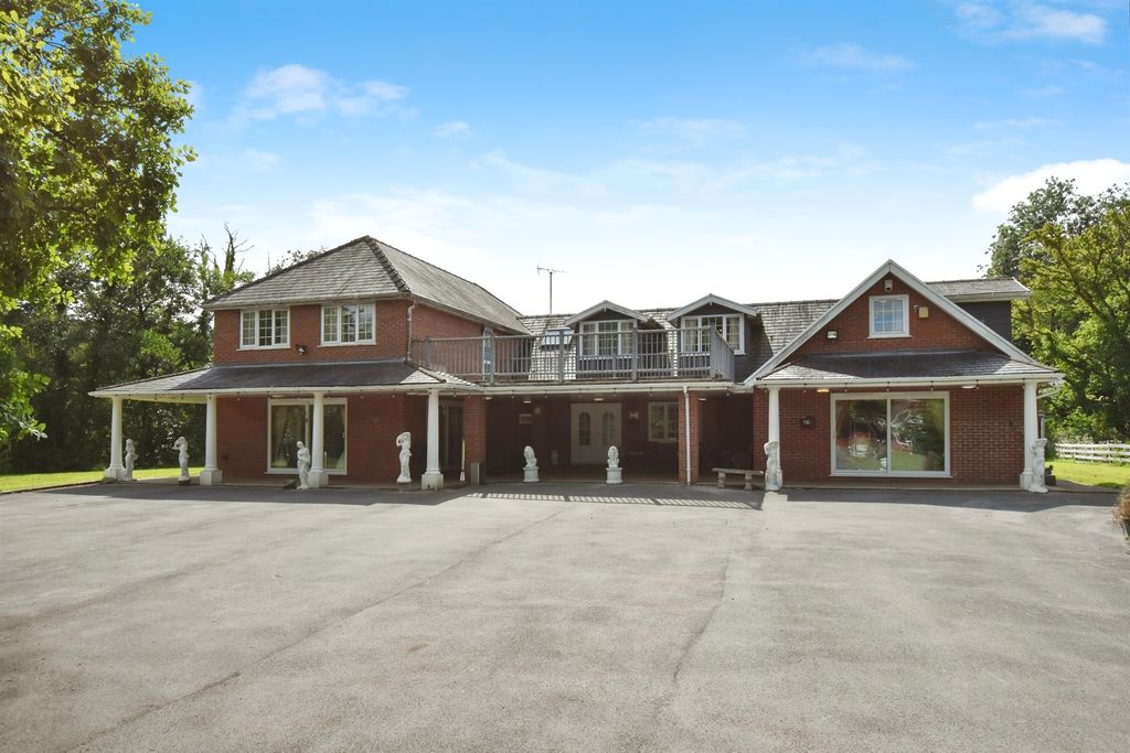 Additional image 2 of 6 bed property to rentTabernacle Road, Ammanford SA18