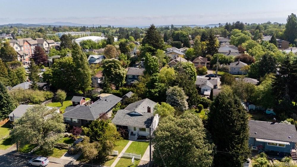 Additional image 4 of 1737 Amphion Street, Victoria, BC, V8R 4Z8