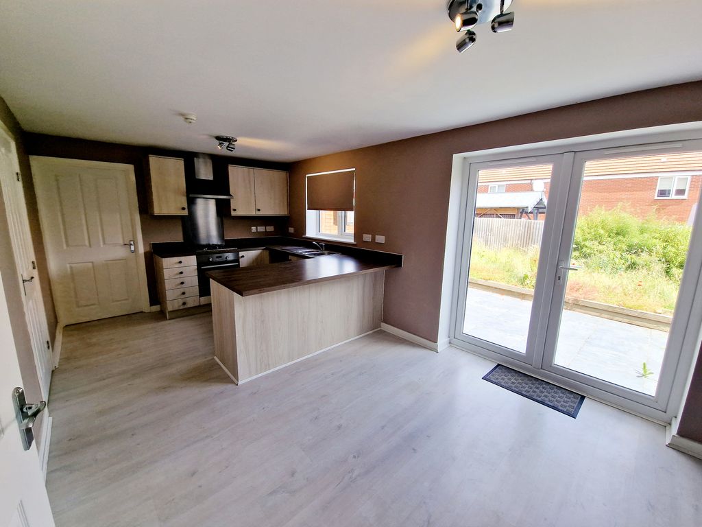 Additional image 7 of 4 bed property to rentBarnsdale Drive, Peterborough PE7