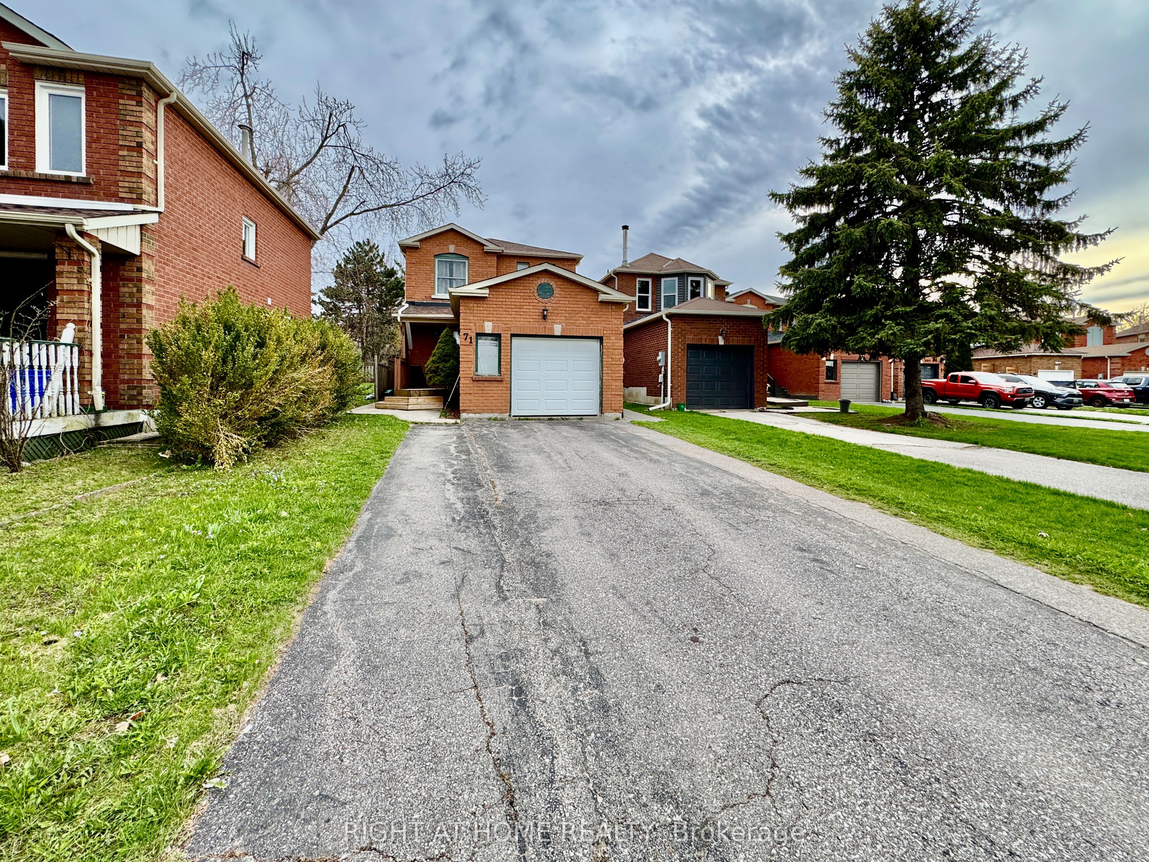 Main-71 Weatherup Crescent, Barrie, ON, L4N 7J6