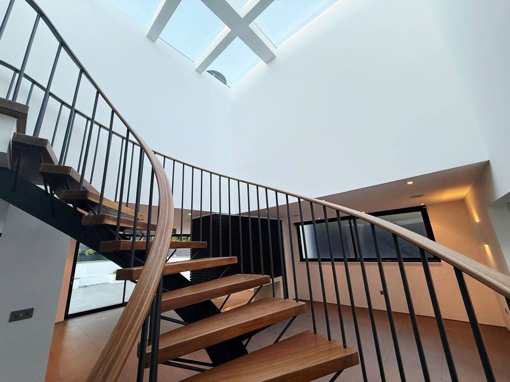 Additional image 14 of 5 bed detached house to rentSevenoaks Road, Pratts Bottom BR6