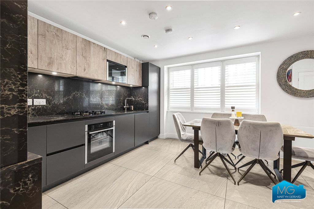 Additional image 3 of 4 bed semi-detached house to rentBunns Lane, Mill Hill, London NW7