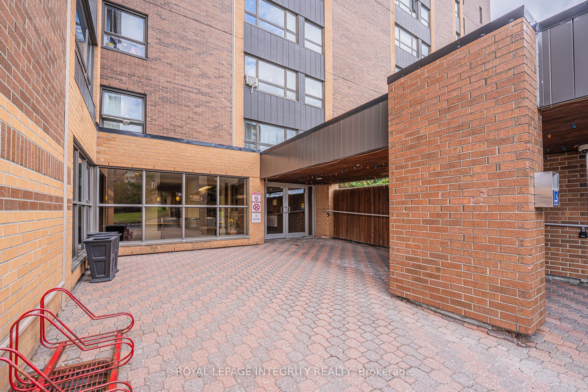Additional image 4 of 806-1356 Meadowlands Drive E, Ottawa, ON, K2E 6K6