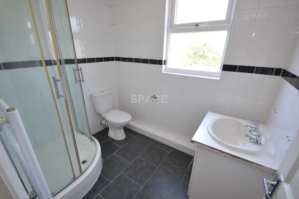 Additional image 10 of 6 bed terraced house to rentBishops Road, Reading, Berkshire RG6