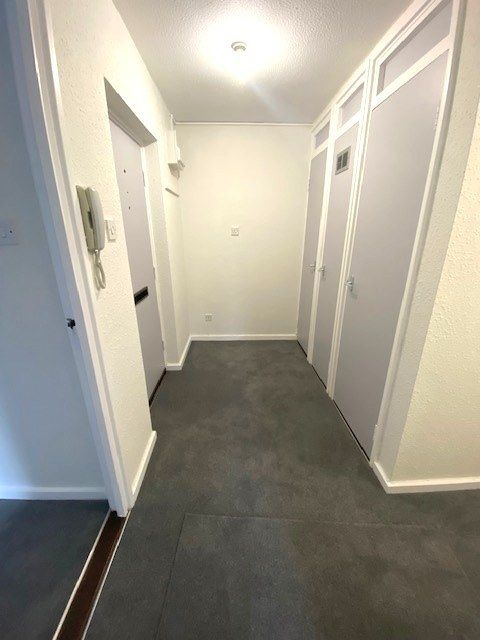 2 bed flat for saleBromford Mere B92 photo 3