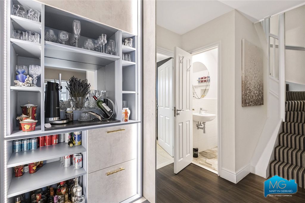 Additional image 18 of 4 bed semi-detached house to rentBunns Lane, Mill Hill, London NW7