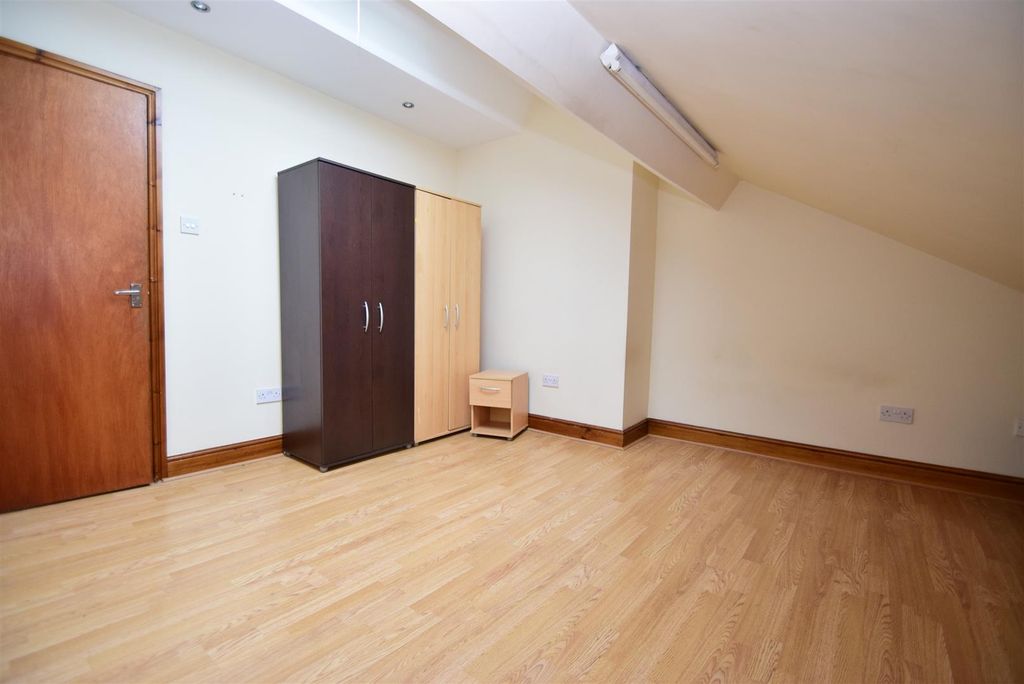4 bed shared accommodation to rentHigh Street, Gateshead NE8 photo 4