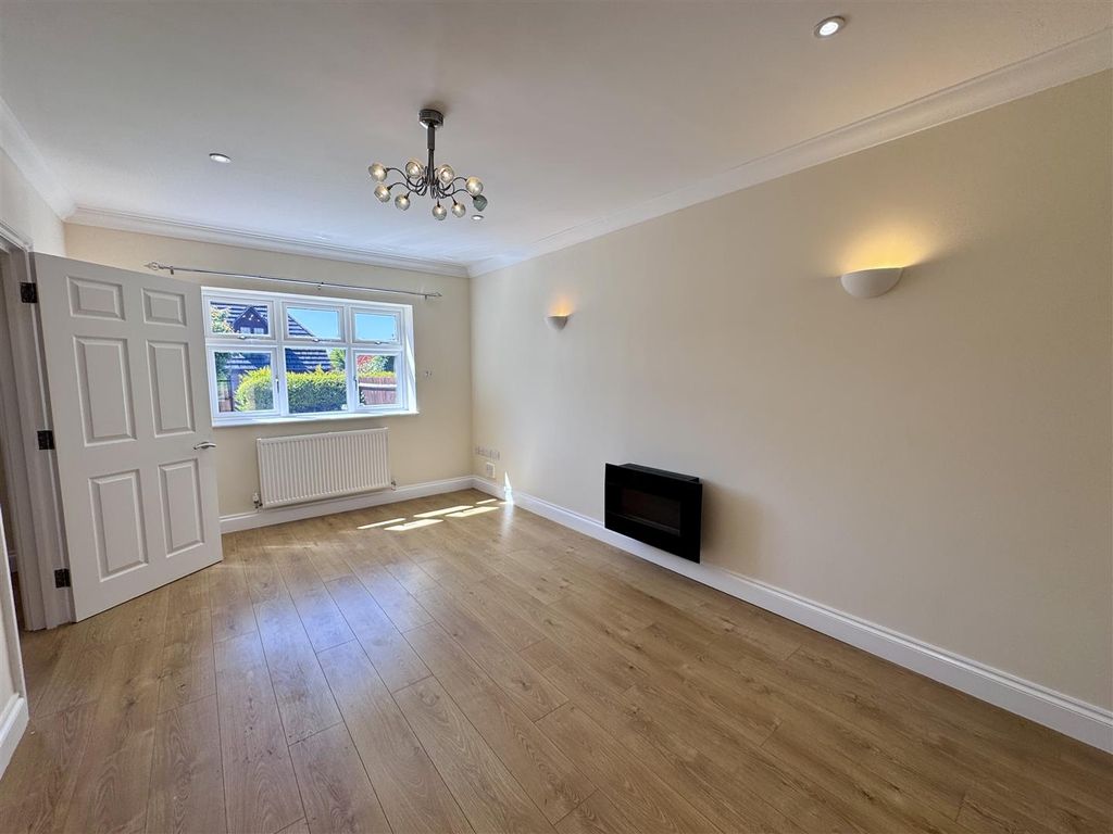 Additional image 3 of 6 bed detached house to rentWalnut Tree House, Caerwent, Caldicot NP26