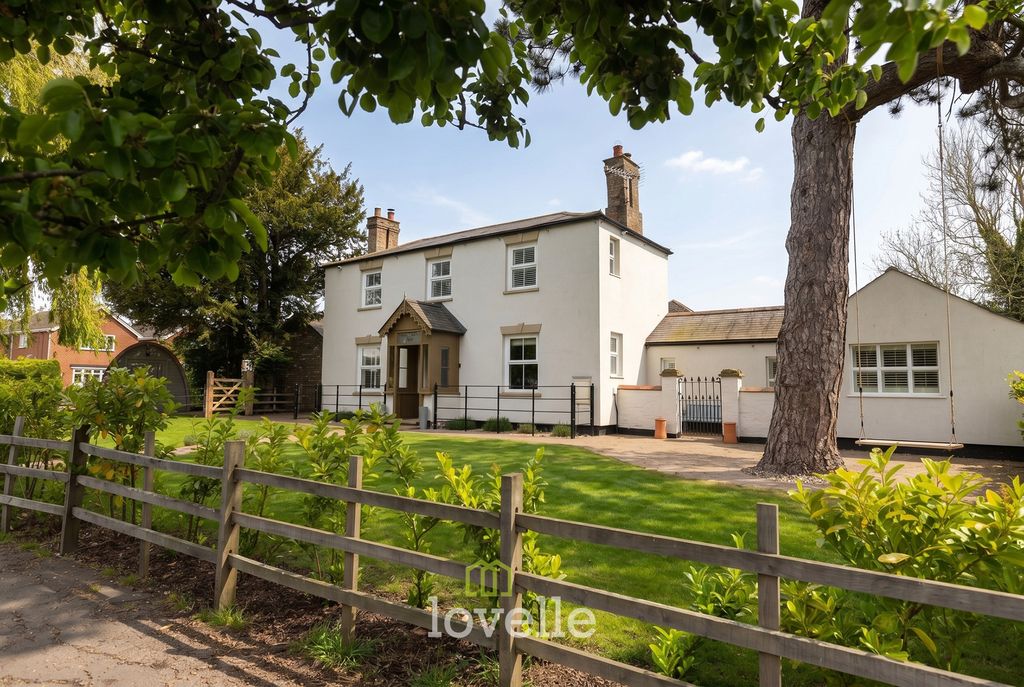 5 bed detached house for saleArcher Road, Waltham DN37