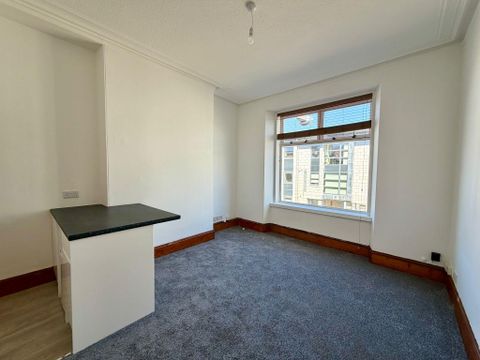 Second Floor Left, 85 Willowbank Road, Aberdeen AB11