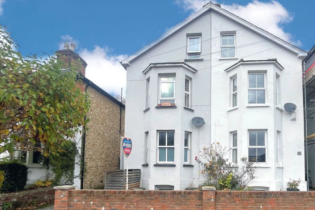 2 bed maisonette for saleSt. James Terrace, Farnham, Surrey GU9