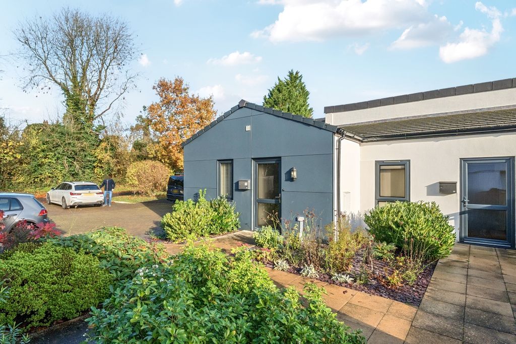 2 bed flat to rentCherry Orchard, Marlborough SN8