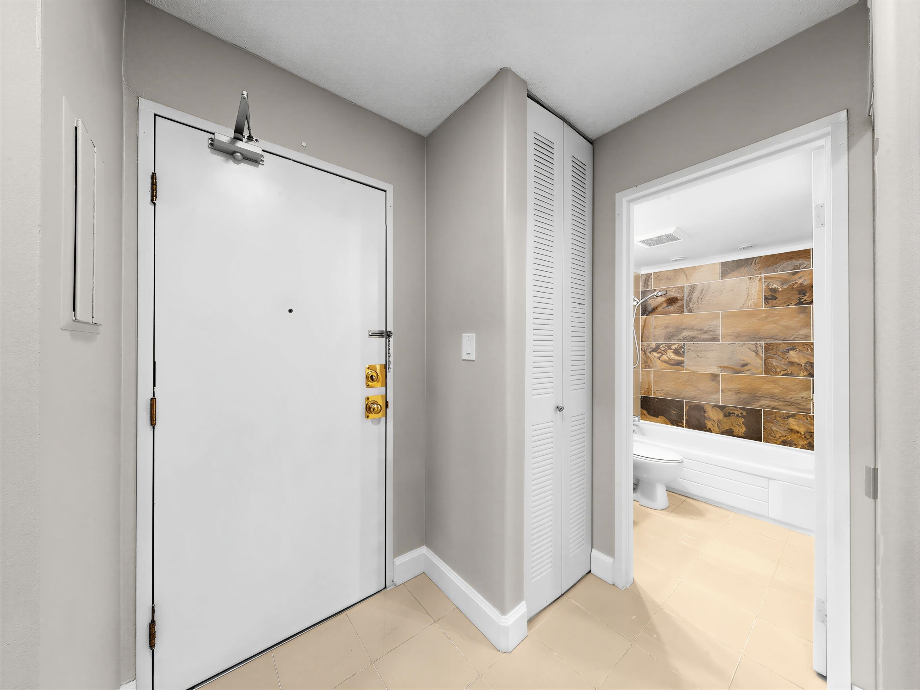 Additional image 5 of 5-9584 Manchester Drive, Burnaby, BC, V3N 4R1