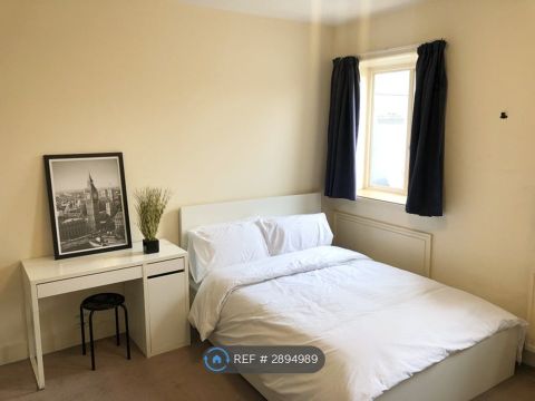 Lancaster Gate, London W2, Studio to rent