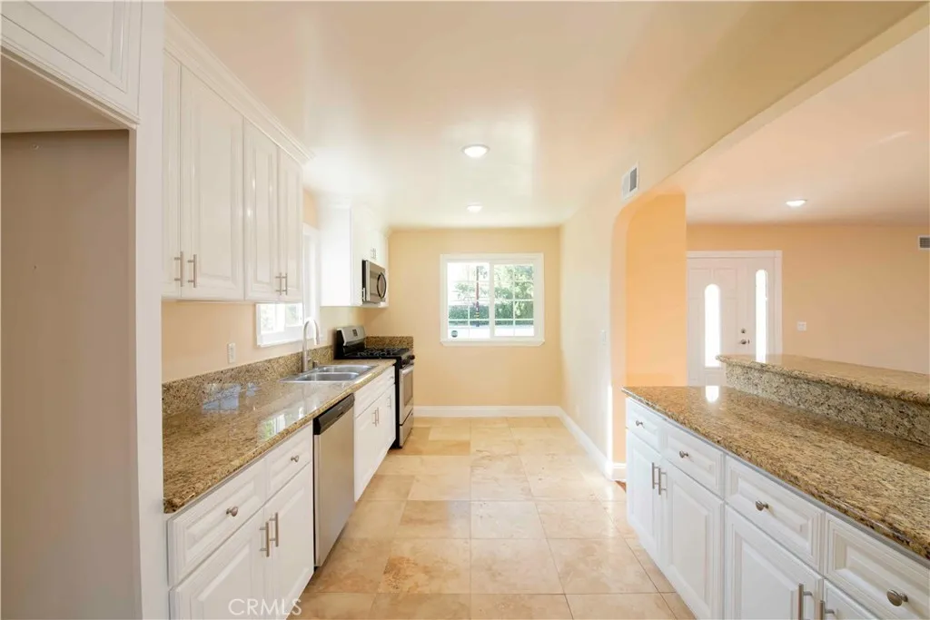Additional image 15 of 22336 Saticoy St, Canoga Park, CA 91303