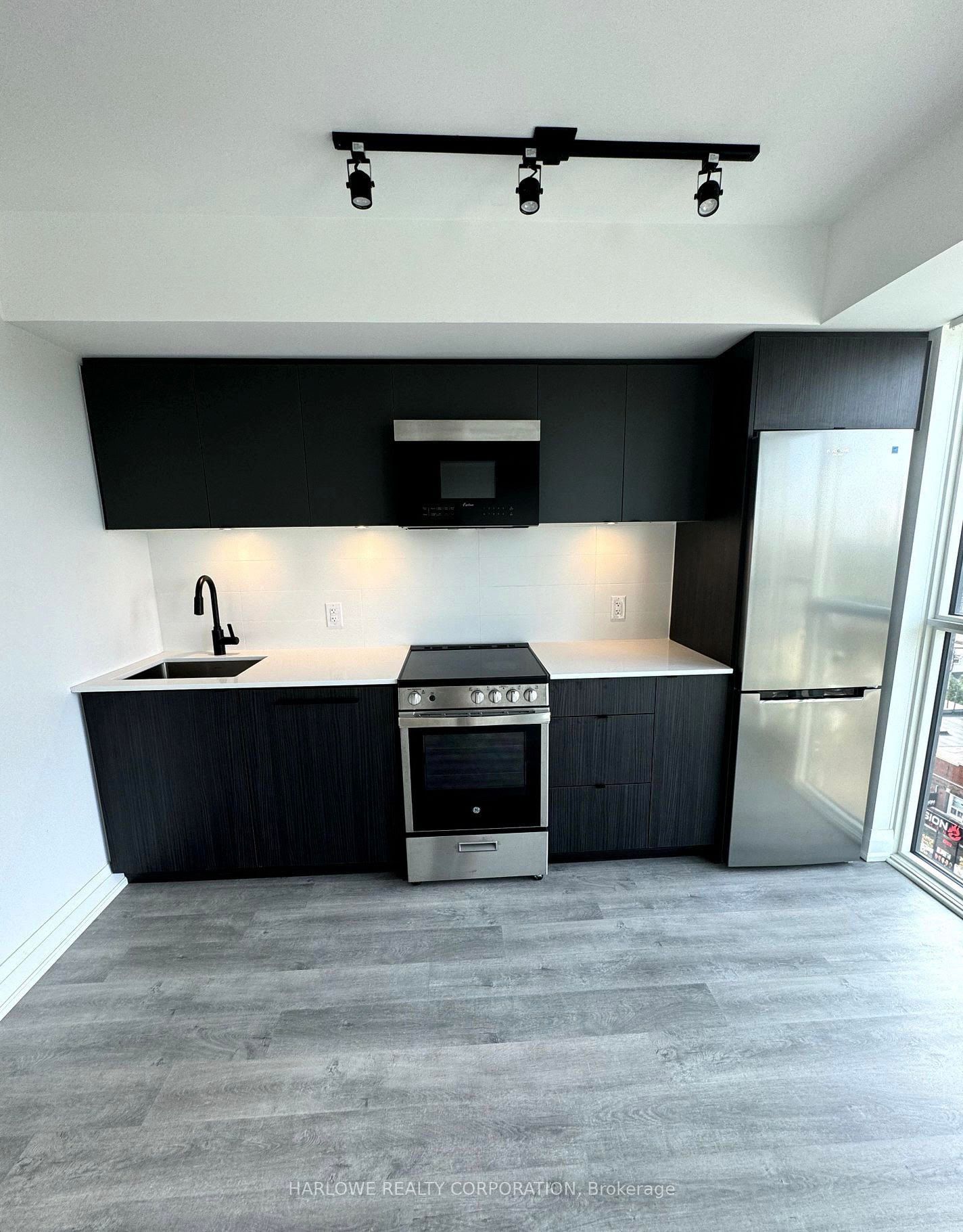 Additional image 2 of 703-2369 Danforth Avenue, Toronto, ON, M4C 0B1