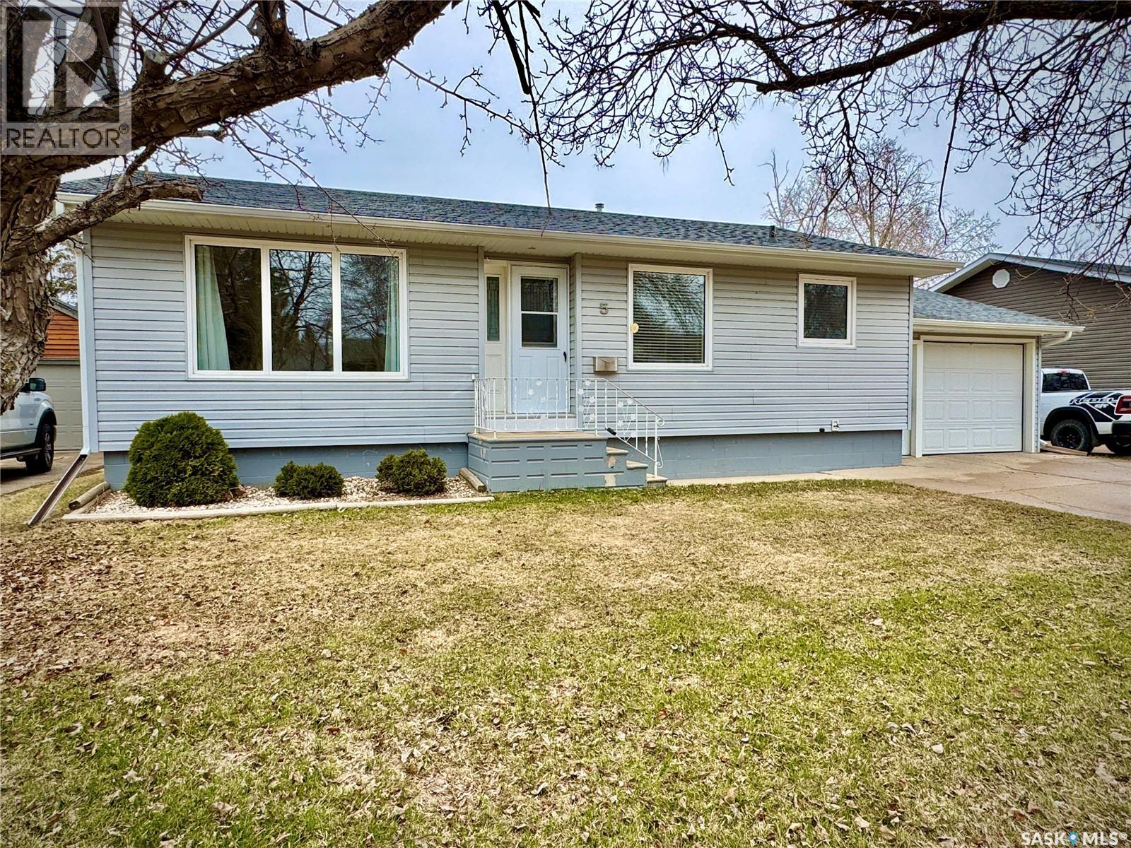 5 Crestwood CRESCENT