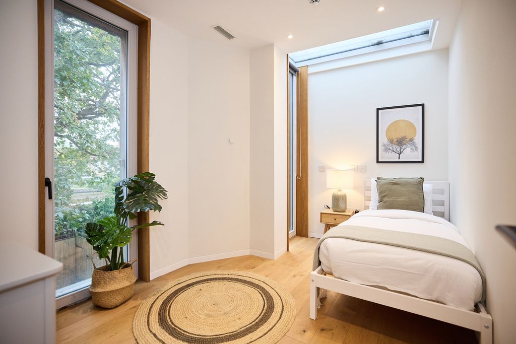 Additional image 8 of 3 bed detached house to rentCrowntree Mews, Mill Hill NW7