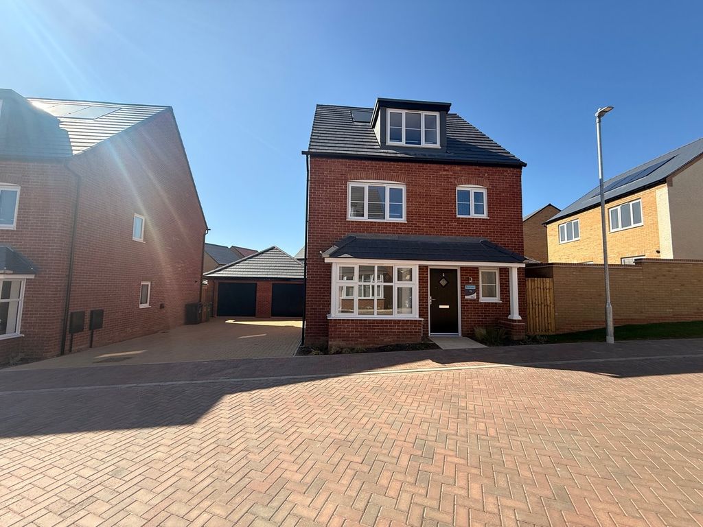 Additional image 23 of 4 bed detached house to rentCelandine Gardens, Priors Hall Park, Corby NN17