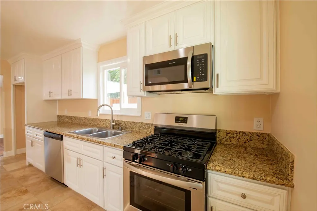 Additional image 21 of 22336 Saticoy St, Canoga Park, CA 91303