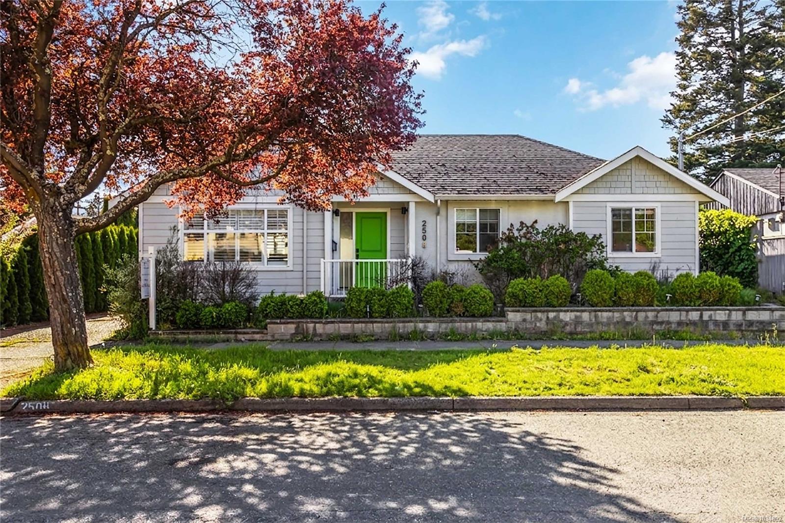 2508 Shakespeare Street, Victoria, BC, V8R 4G5