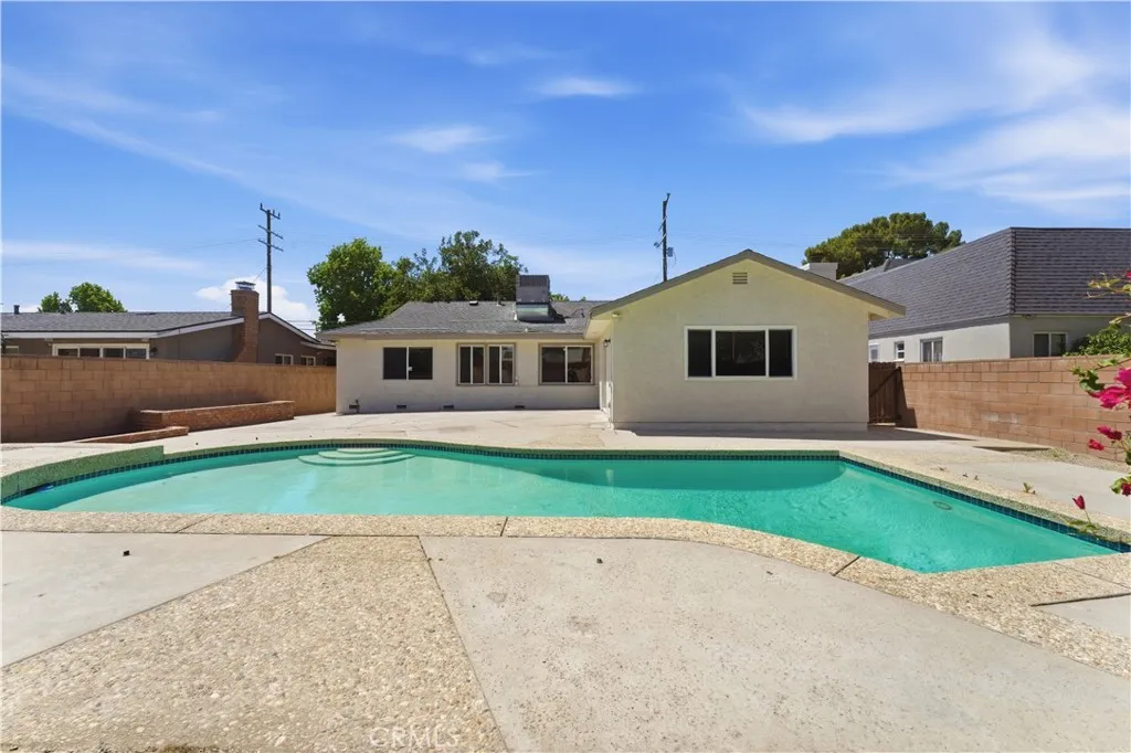 10944 Haskell Avenue, Granada Hills, CA 91344 photo 4