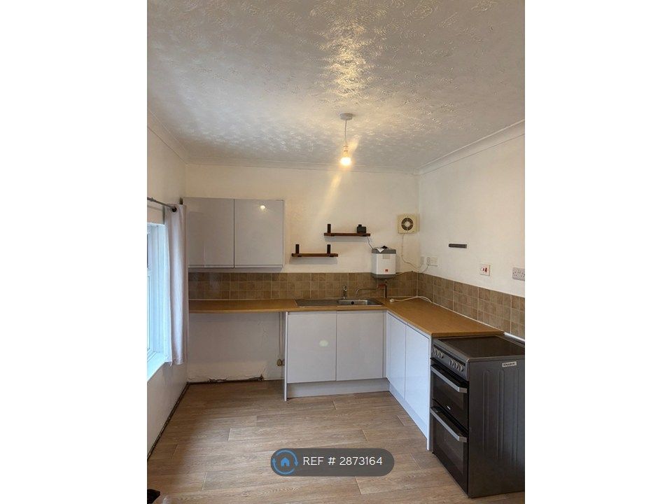 2 bed flat to rentIvydene, Whitland SA34