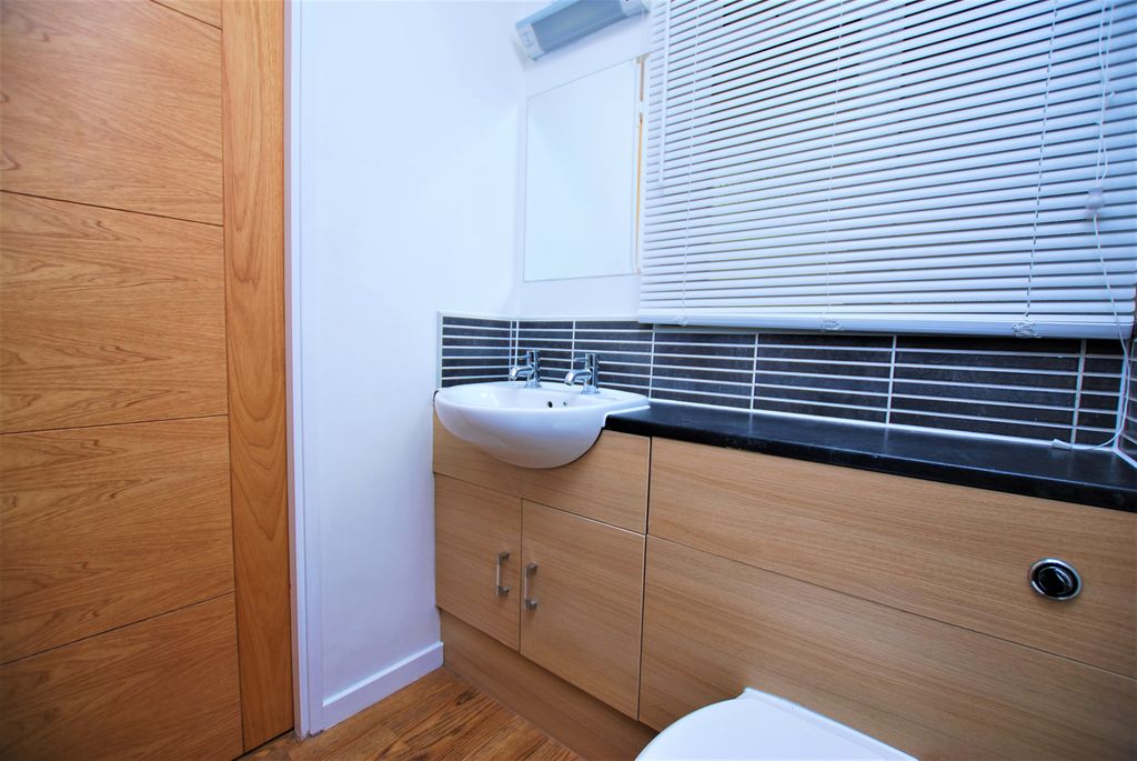 Additional image 7 of 1 bed flat to rentMathon Court, Cross Lane, Guildford, Surrey GU1