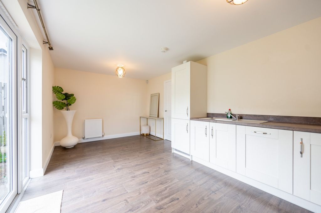 Additional image 5 of 3 bed semi-detached house to rentCorsehill Crescent, Hamilton, South Lanarkshire ML3
