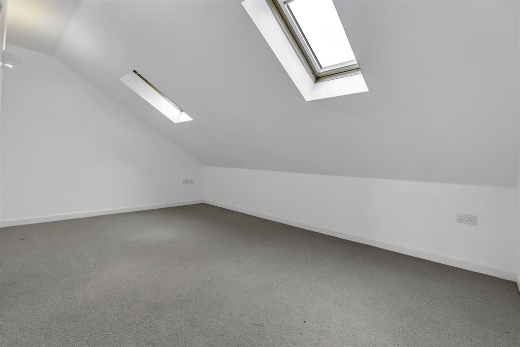 Additional image 18 of 5 bed property to rentSouthmead Road, Westbury-On-Trym, Bristol BS10
