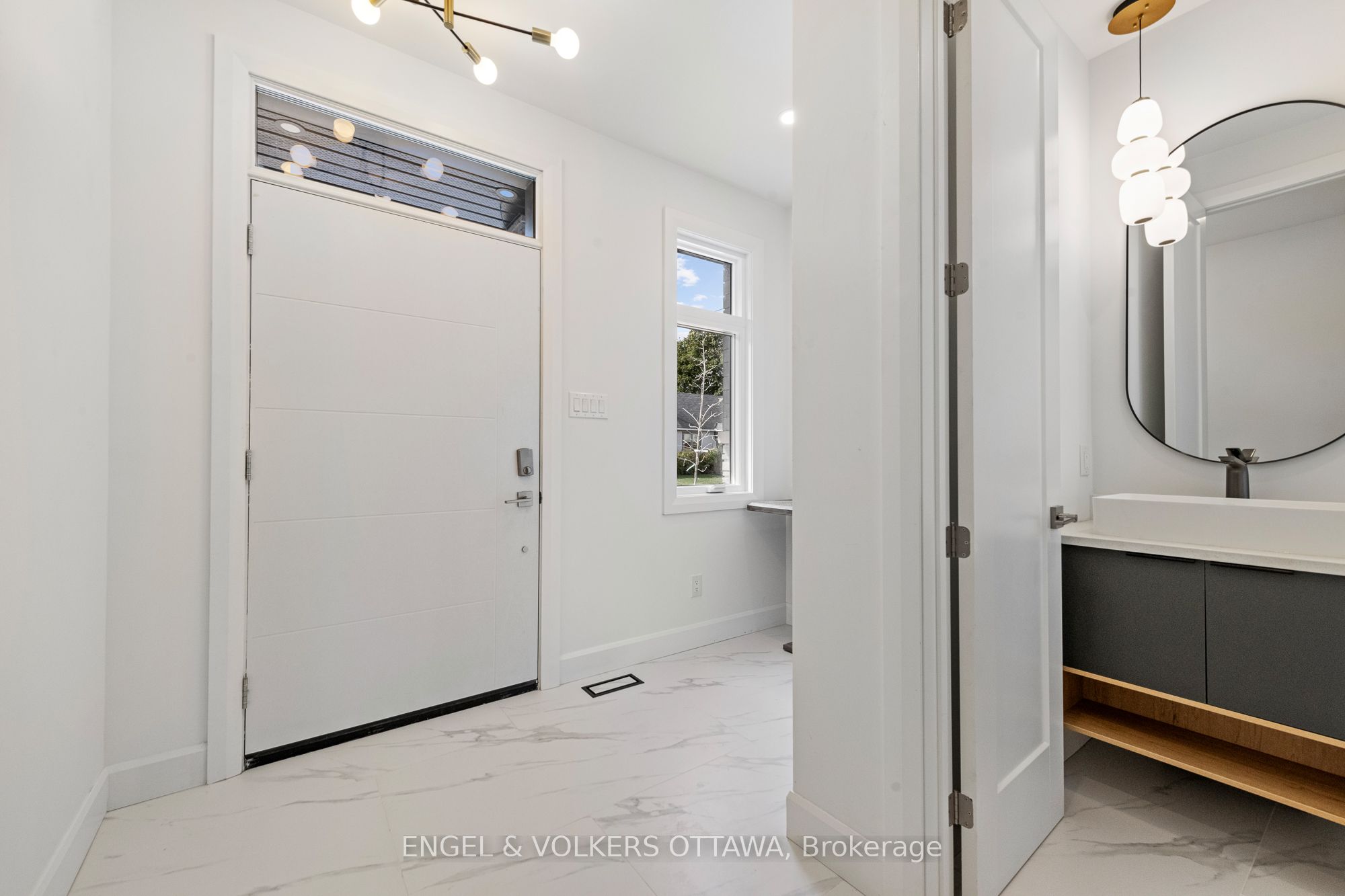 Additional image 2 of 493 Highcroft Avenue, Ottawa, ON, K1Z 5J3