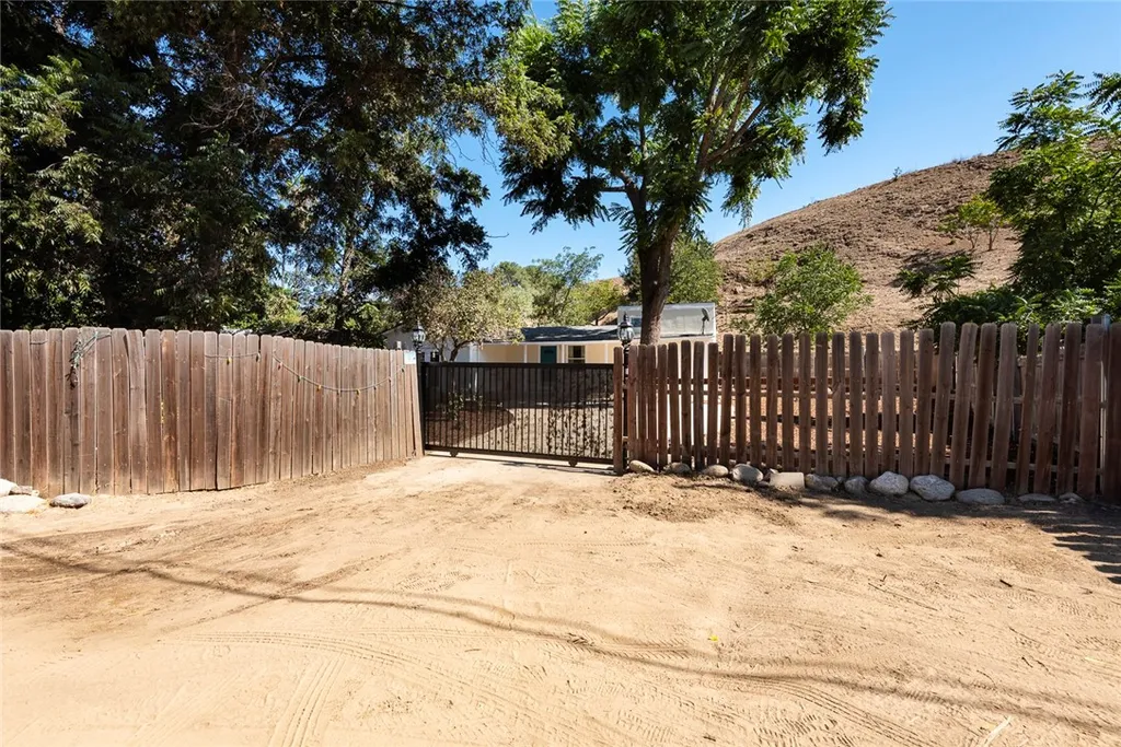 Additional image 45 of 10416 Clybourn Avenue, Shadow Hills, CA 91040