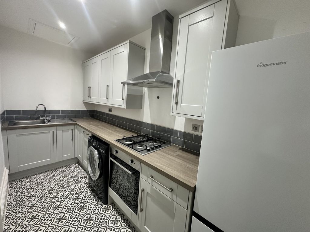 Additional image 11 of 2 bed flat to rentSt. Michaels Grove, Headingley, Leeds LS6