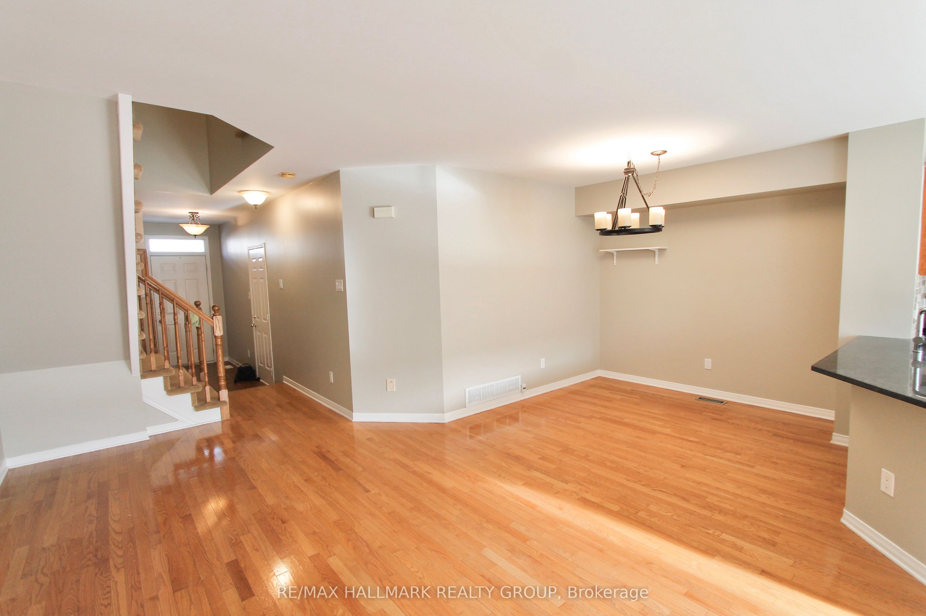 Additional image 5 of 55 Maxton Private, Ottawa, ON, K1J 1J1