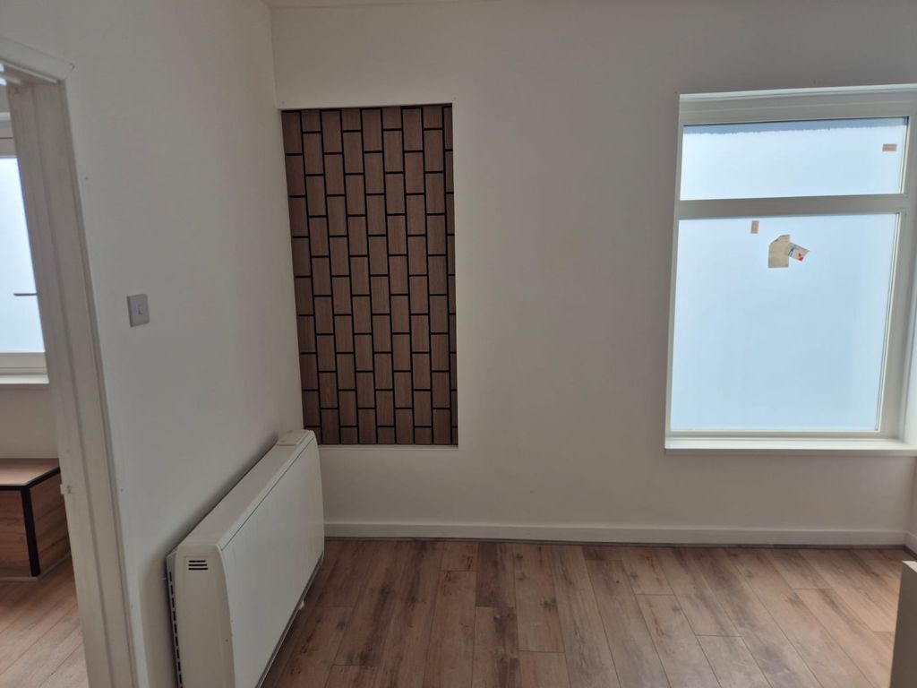 1 bed flat to rentAmmanford SA18 photo 5