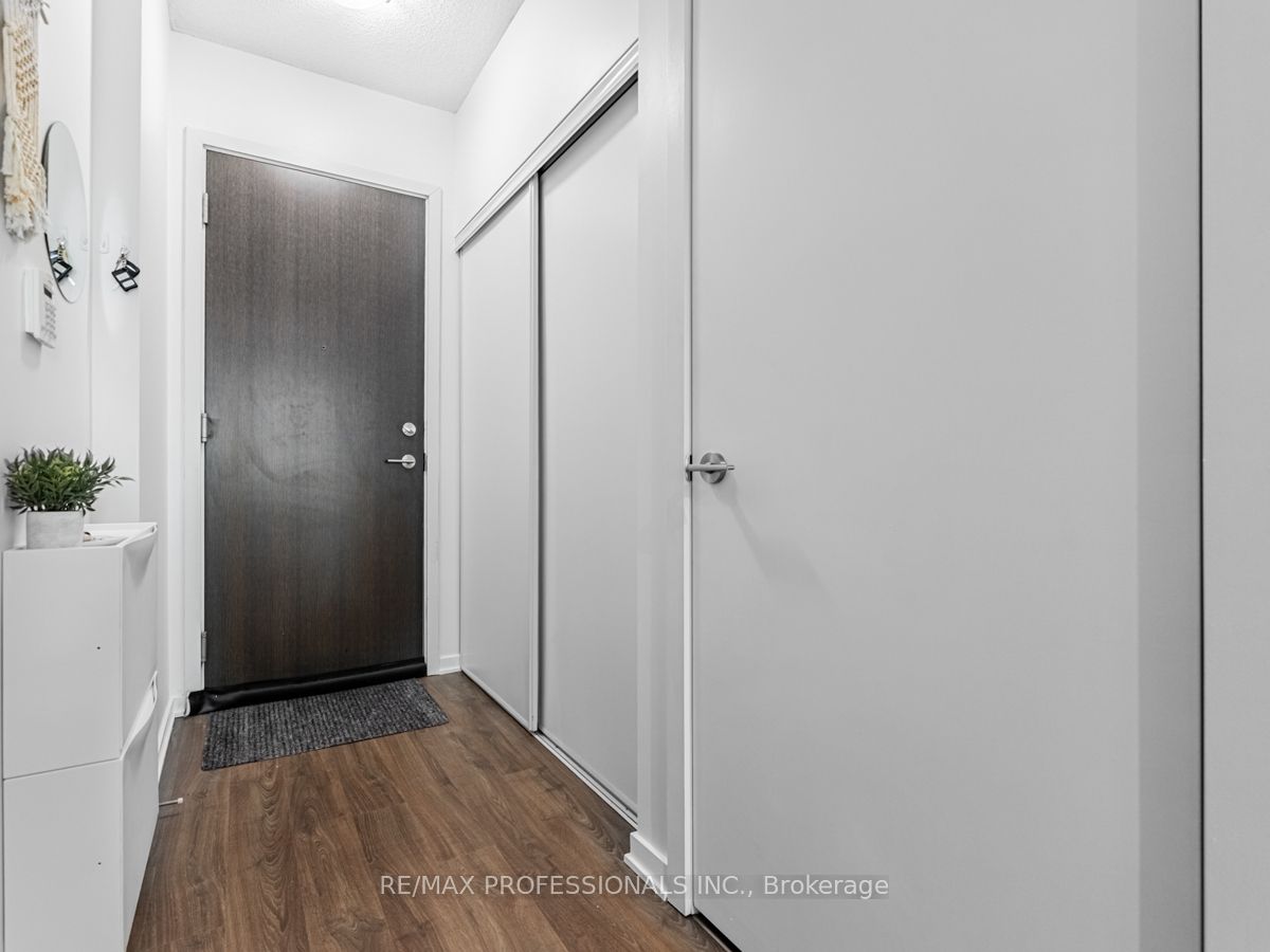 Additional image 2 of 2113-105 The Queensway N/a, Toronto, ON, M6S 5B5