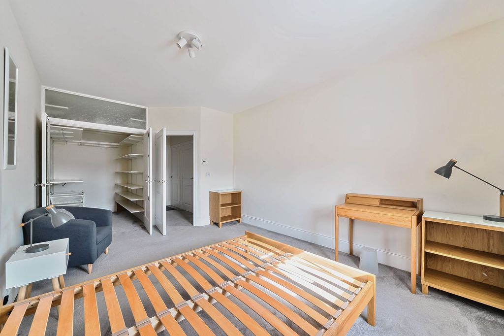 2 bed flat for saleSanders Walk, 16 Sanders Walk HG1 photo 5