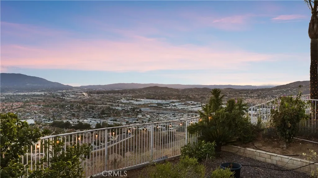 16275 Crescent Moon Court, Riverside, CA 92503