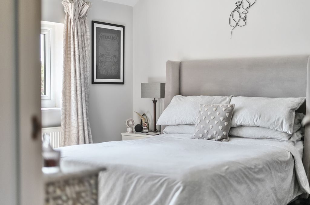 Additional image 11 of 4 bed semi-detached house for saleHaslemere, Surrey GU27