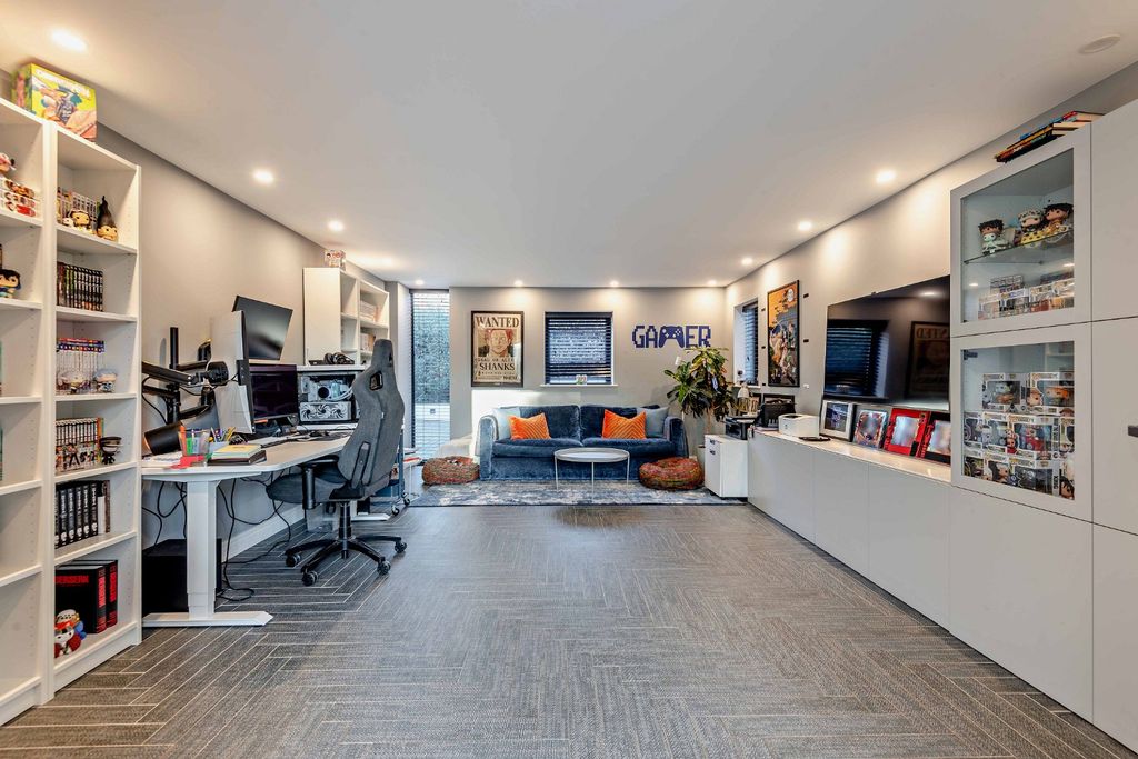 Additional image 6 of 8 bed detached house for saleWells Lane, Ascot, Berkshire SL5