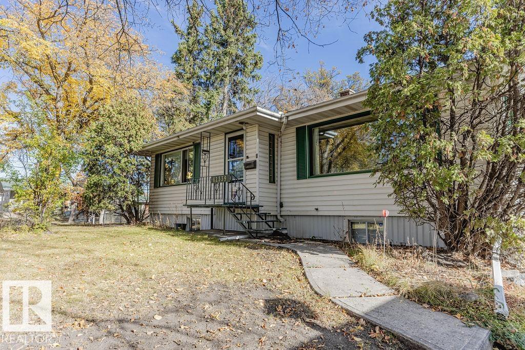 12339 89 Street NW, Edmonton, AB, T5B3W8
