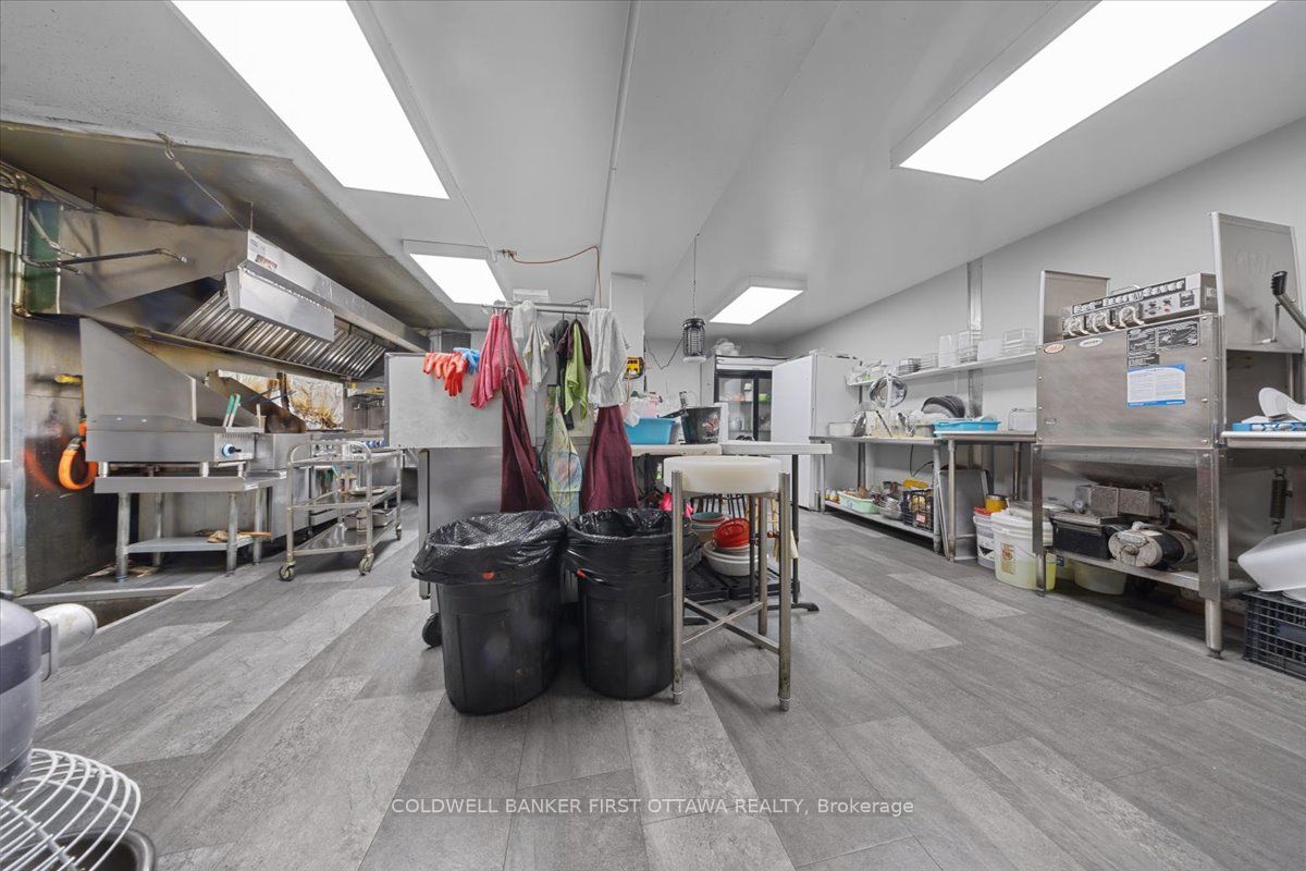 Additional image 5 of 827 Somerset Street W, Ottawa, ON, K1R 6R4
